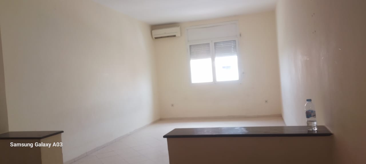 Marrakech Expert Immo vous propose à la location un bel appartement de 95 m² situé sur l’Avenue Allal El Fassi