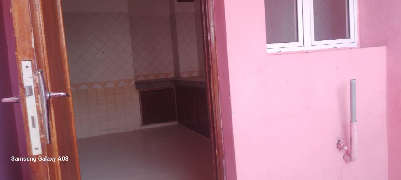 Marrakech Expert Immo vous propose à la location un bel appartement de 95 m² situé sur l’Avenue Allal El Fassi