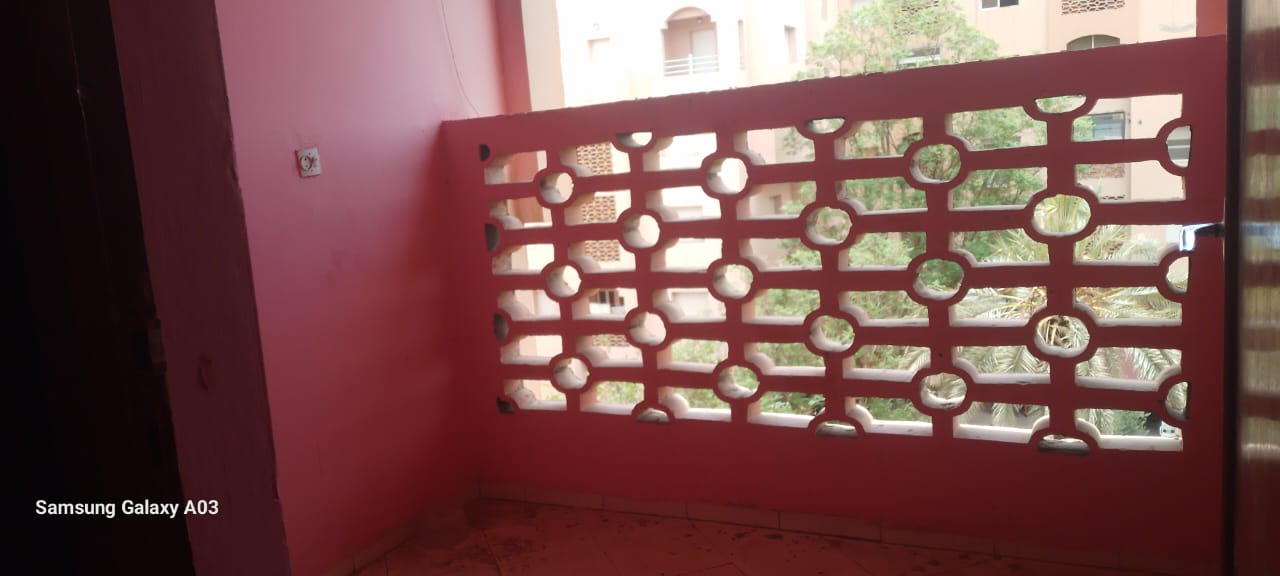 Marrakech Expert Immo vous propose à la location un bel appartement de 95 m² situé sur l’Avenue Allal El Fassi