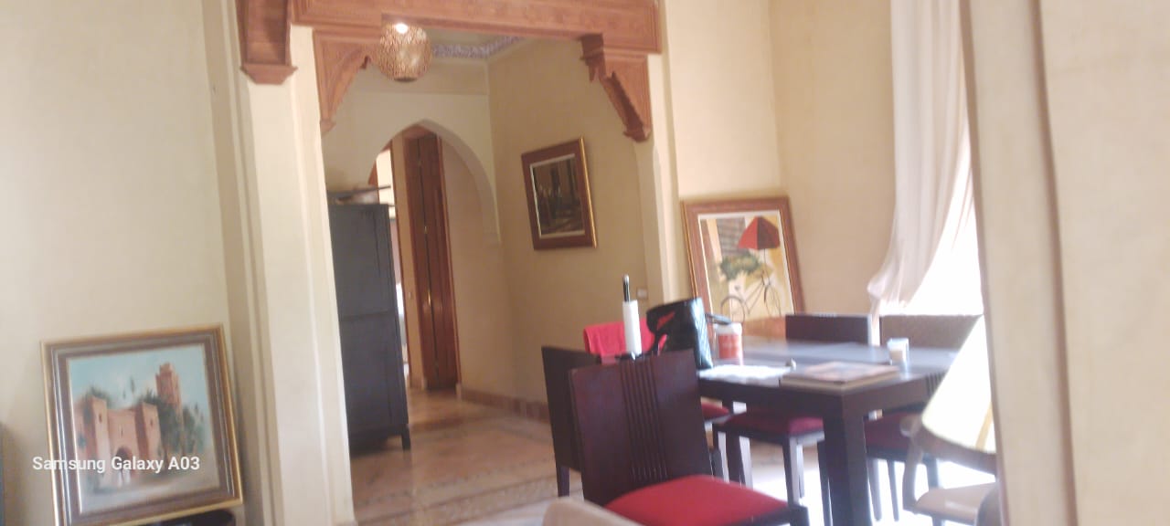 Marrakech Expert Immo vous propose à la vente un somptueux appartement meublé en rez-de-jardin – Palmeraie – Grand luxe