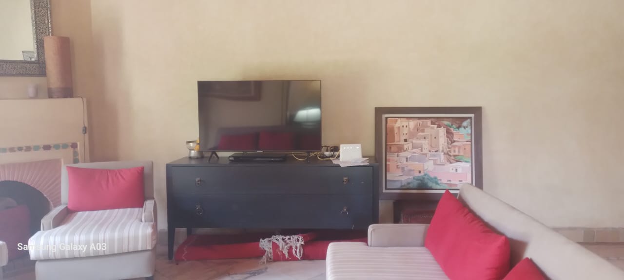 Marrakech Expert Immo vous propose à la vente un somptueux appartement meublé en rez-de-jardin – Palmeraie – Grand luxe