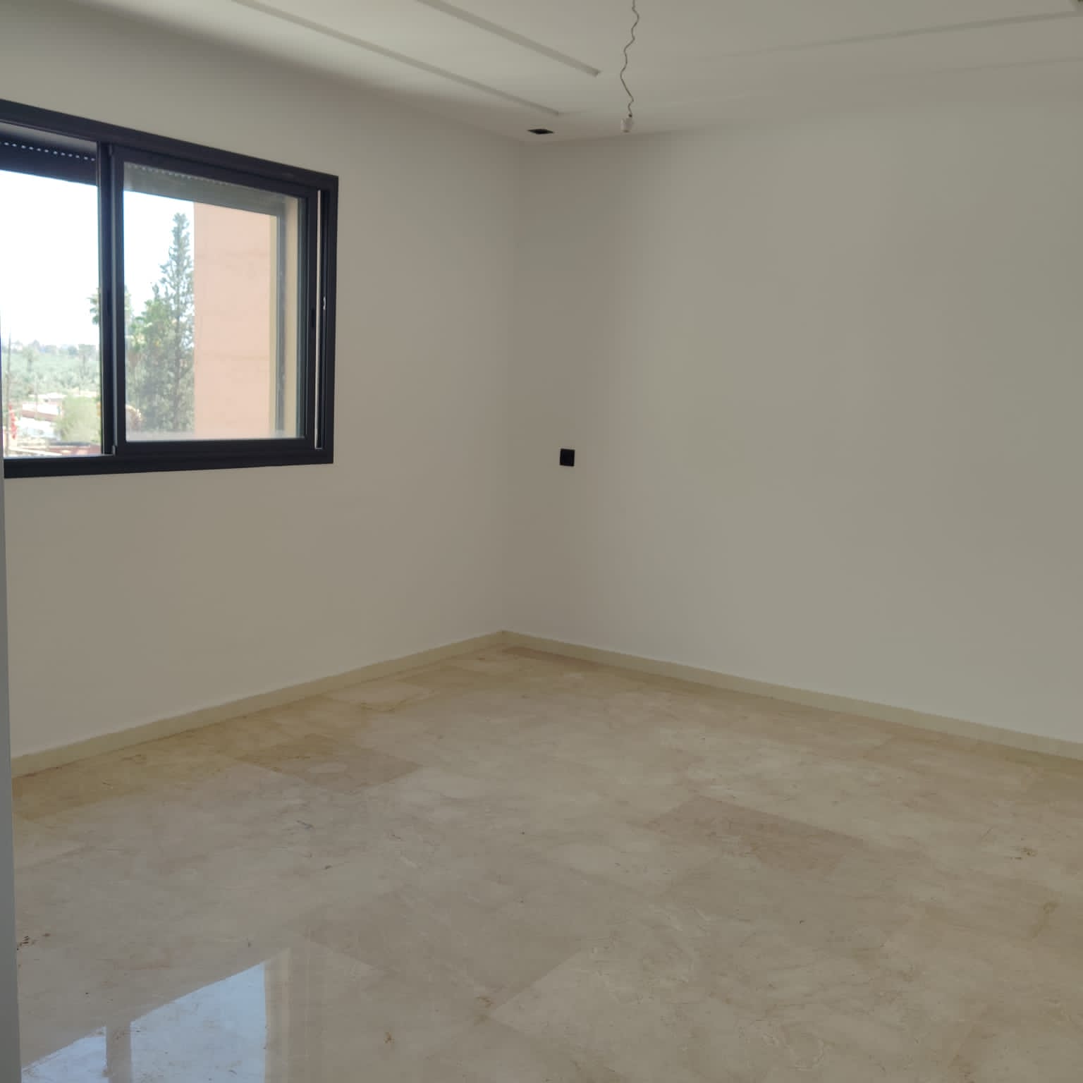 Marrakech Expert Immo vous propose ce charmant studio à vendre, situé dans l’un des quartiers les plus recherchés de Mar
