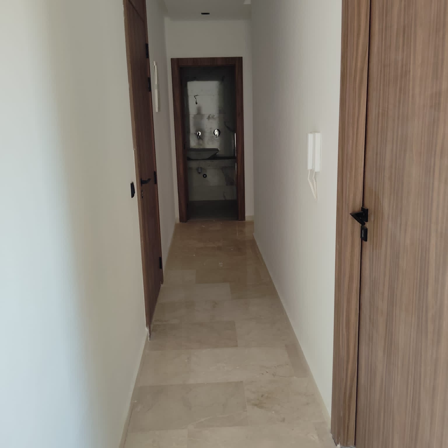 Marrakech Expert Immo vous propose ce charmant studio à vendre, situé dans l’un des quartiers les plus recherchés de Mar