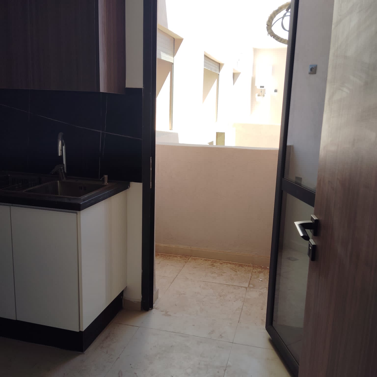 Marrakech Expert Immo vous propose ce charmant studio à vendre, situé dans l’un des quartiers les plus recherchés de Mar