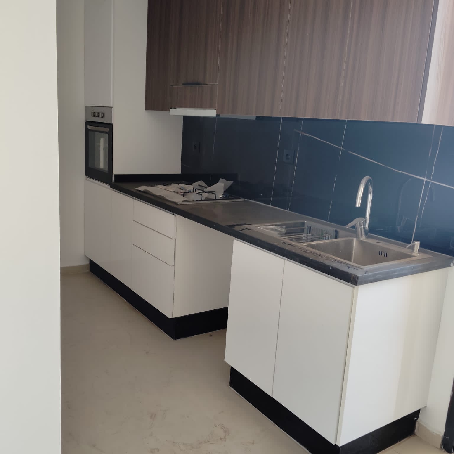 Marrakech Expert Immo vous propose ce charmant studio à vendre, situé dans l’un des quartiers les plus recherchés de Mar