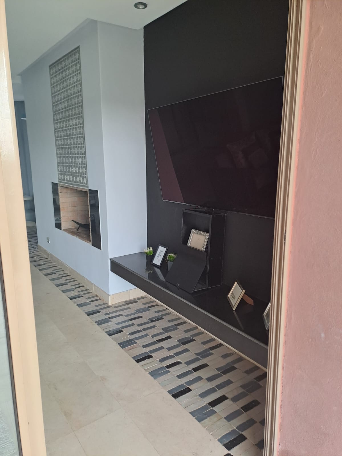 Marrakech Expert Immo vous propose en location meublée ce superbe appartement en rez-de-jardin