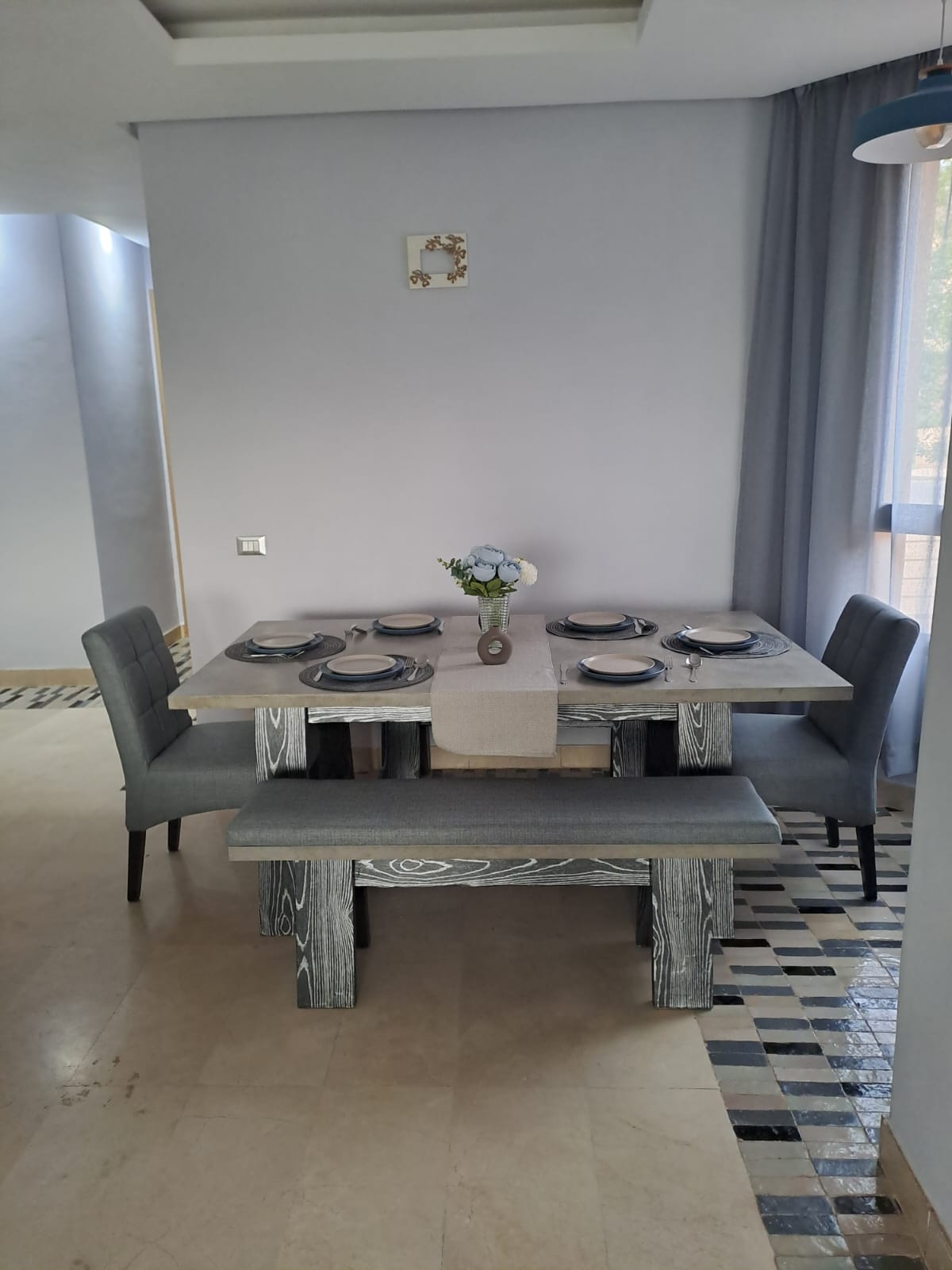 Marrakech Expert Immo vous propose en location meublée ce superbe appartement en rez-de-jardin