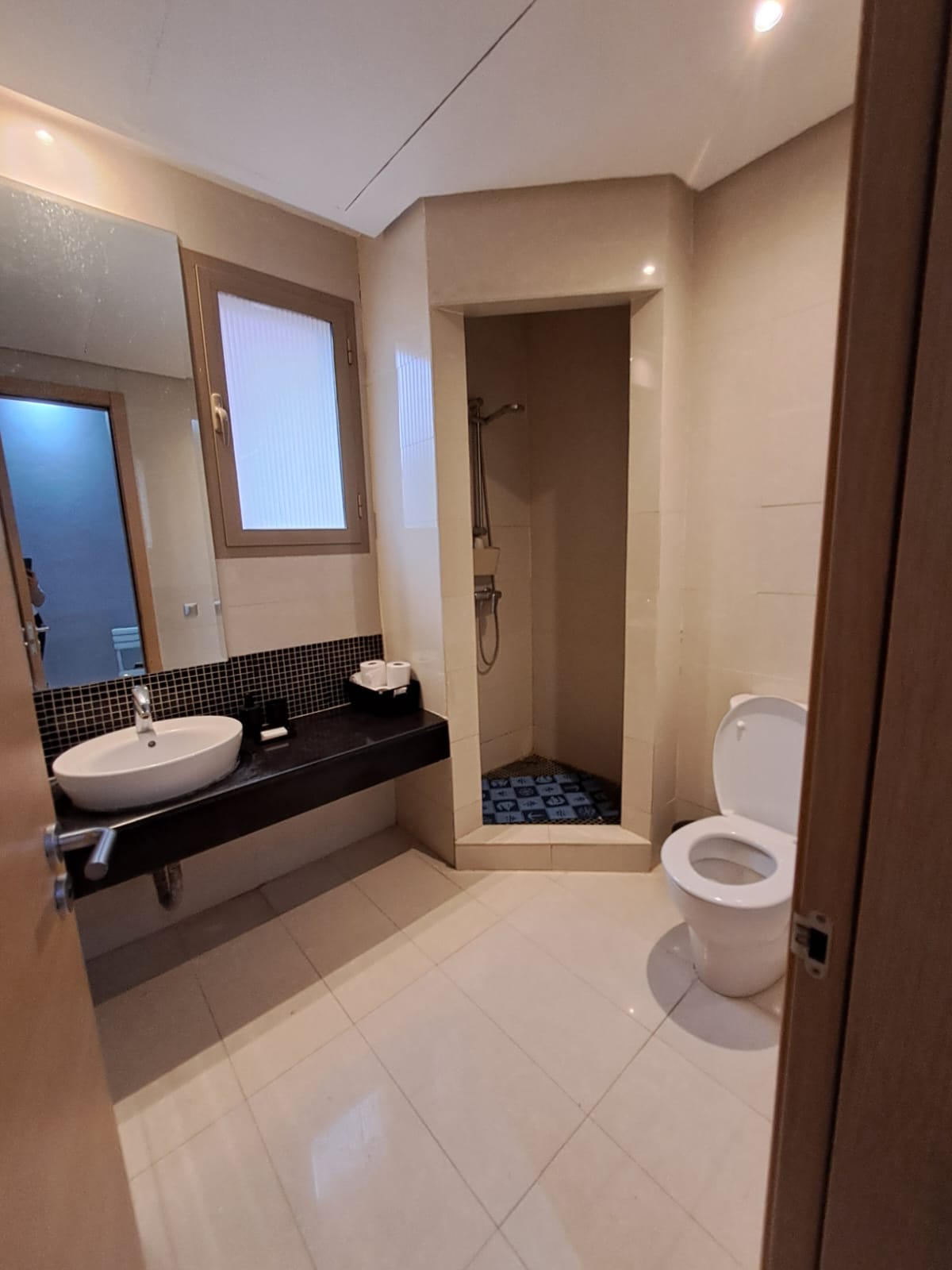Marrakech Expert Immo vous propose en location meublée ce superbe appartement en rez-de-jardin