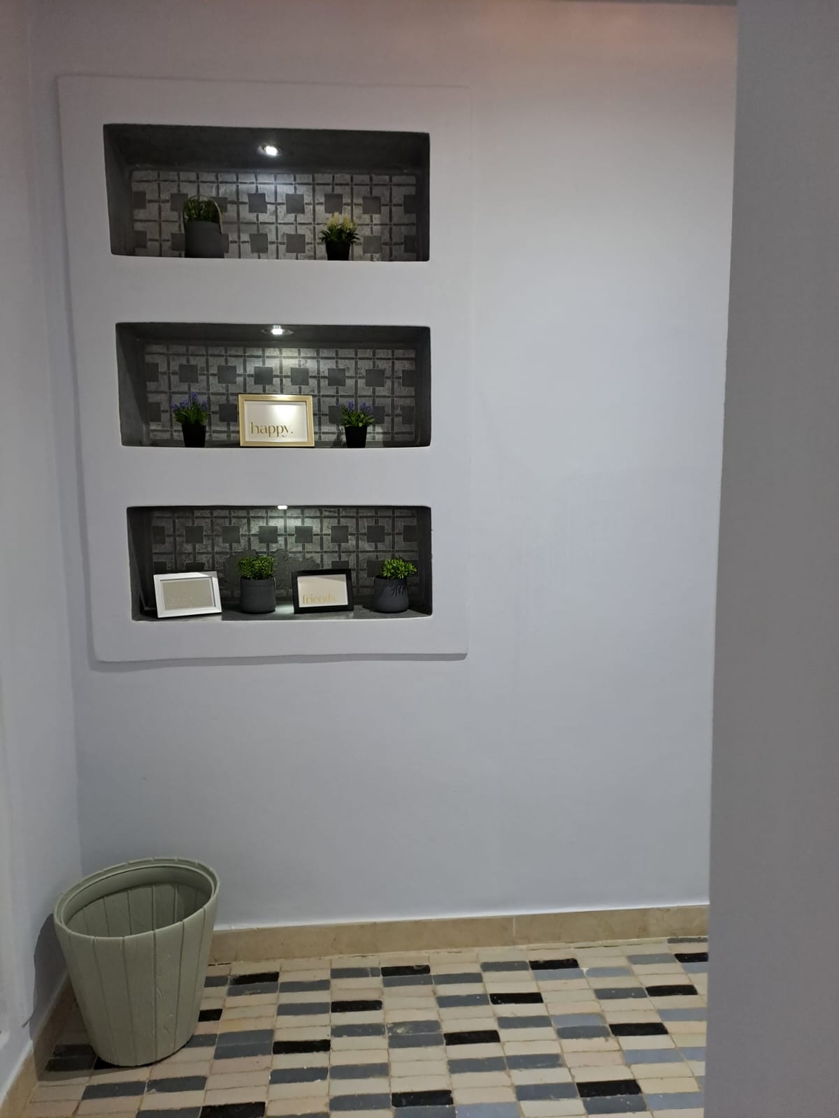 Marrakech Expert Immo vous propose en location meublée ce superbe appartement en rez-de-jardin
