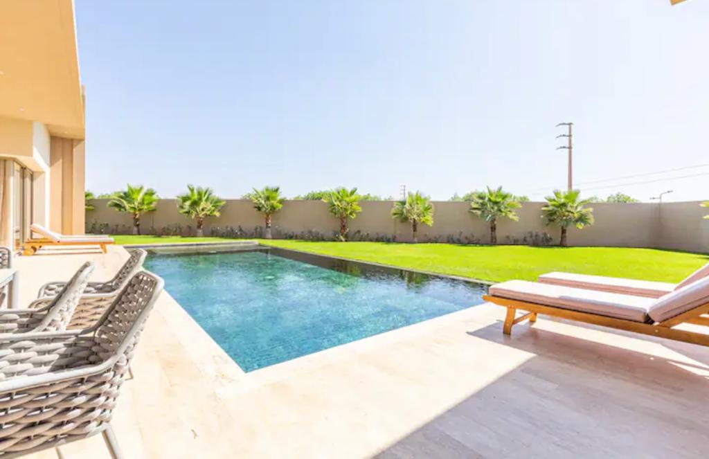 VILLA DE PRESTIGE MEUBLÉE À LOUER – AUTORISATION DE SOUS-LOCATION – ROUTE DE OUARZAZATE, MARRAKECH