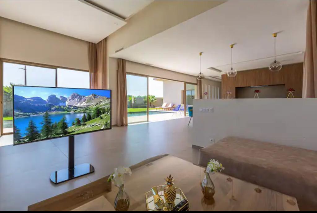 VILLA DE PRESTIGE MEUBLÉE À LOUER – AUTORISATION DE SOUS-LOCATION – ROUTE DE OUARZAZATE, MARRAKECH