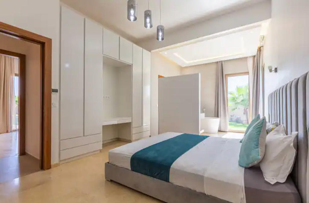 VILLA DE PRESTIGE MEUBLÉE À LOUER – AUTORISATION DE SOUS-LOCATION – ROUTE DE OUARZAZATE, MARRAKECH