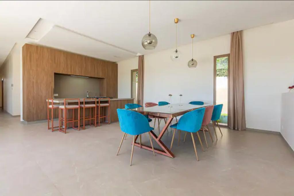 VILLA DE PRESTIGE MEUBLÉE À LOUER – AUTORISATION DE SOUS-LOCATION – ROUTE DE OUARZAZATE, MARRAKECH