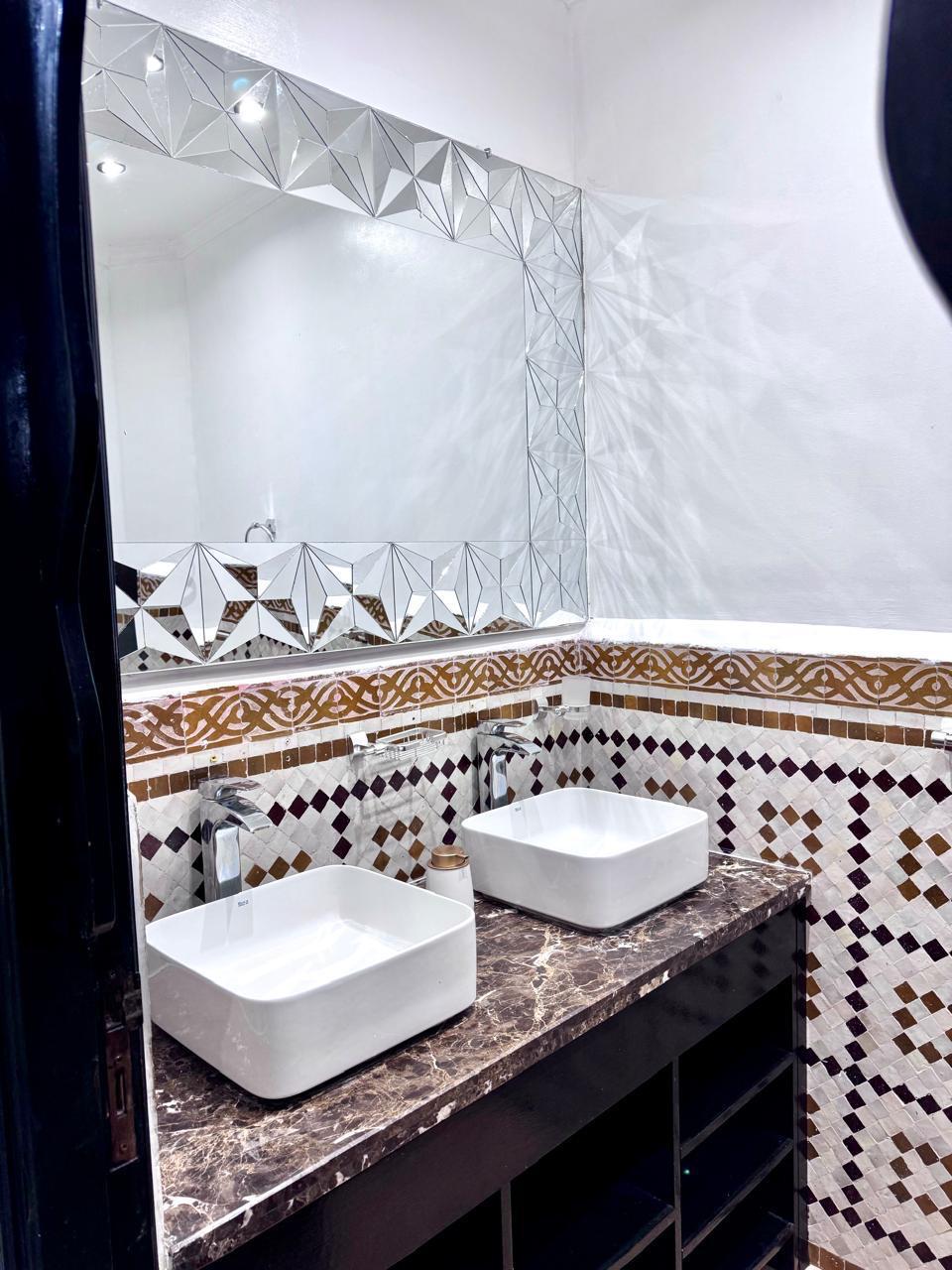 VILLA DE LUXE MEUBLÉE À LOUER – À PROXIMITÉ DE L’ÉCOLE AMÉRICAINE DE MARRAKECH